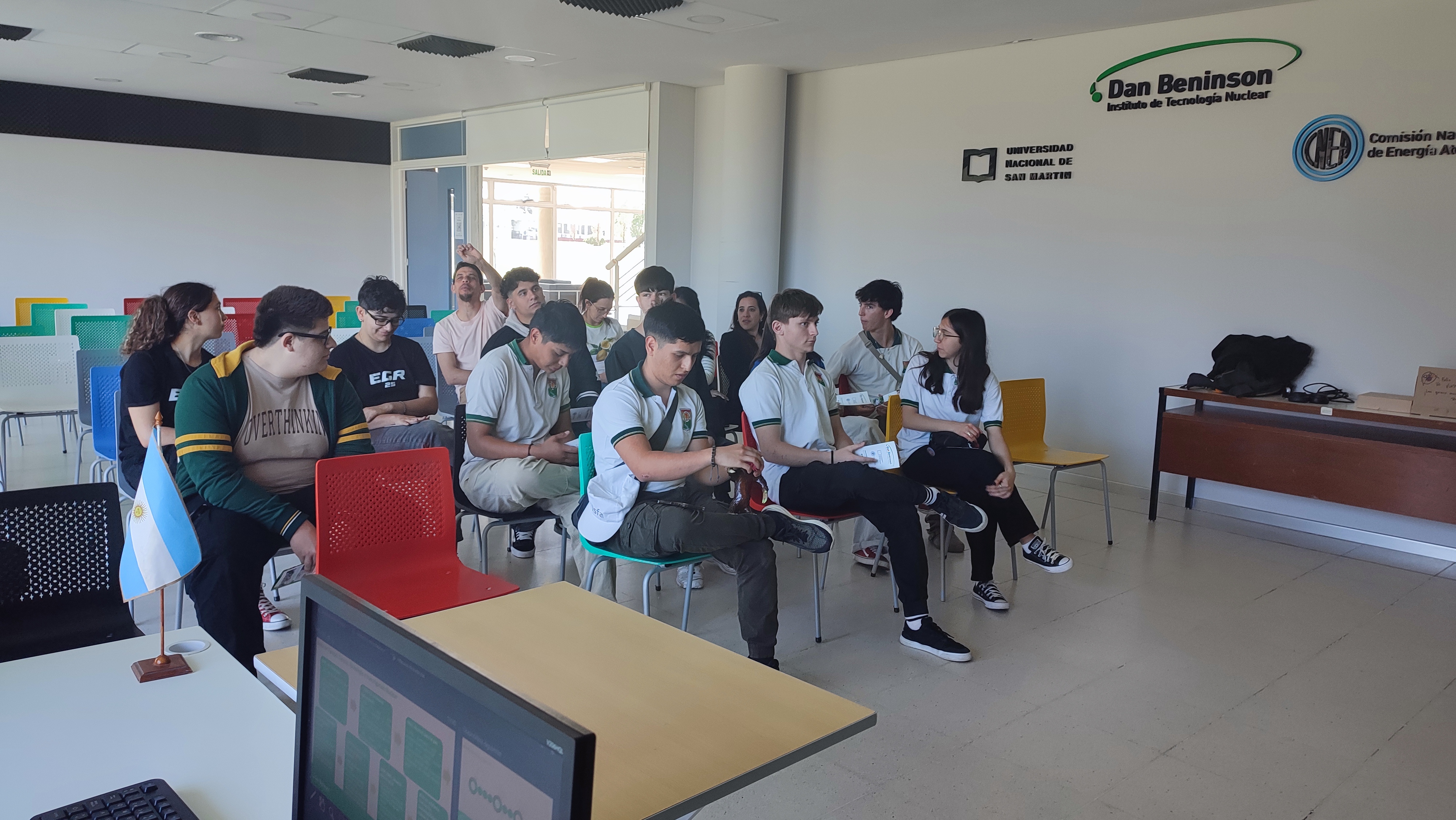 Estudiantes cordobeses finalistas en concurso internacional de ciencia visitaron el Instituto Dan Beninson